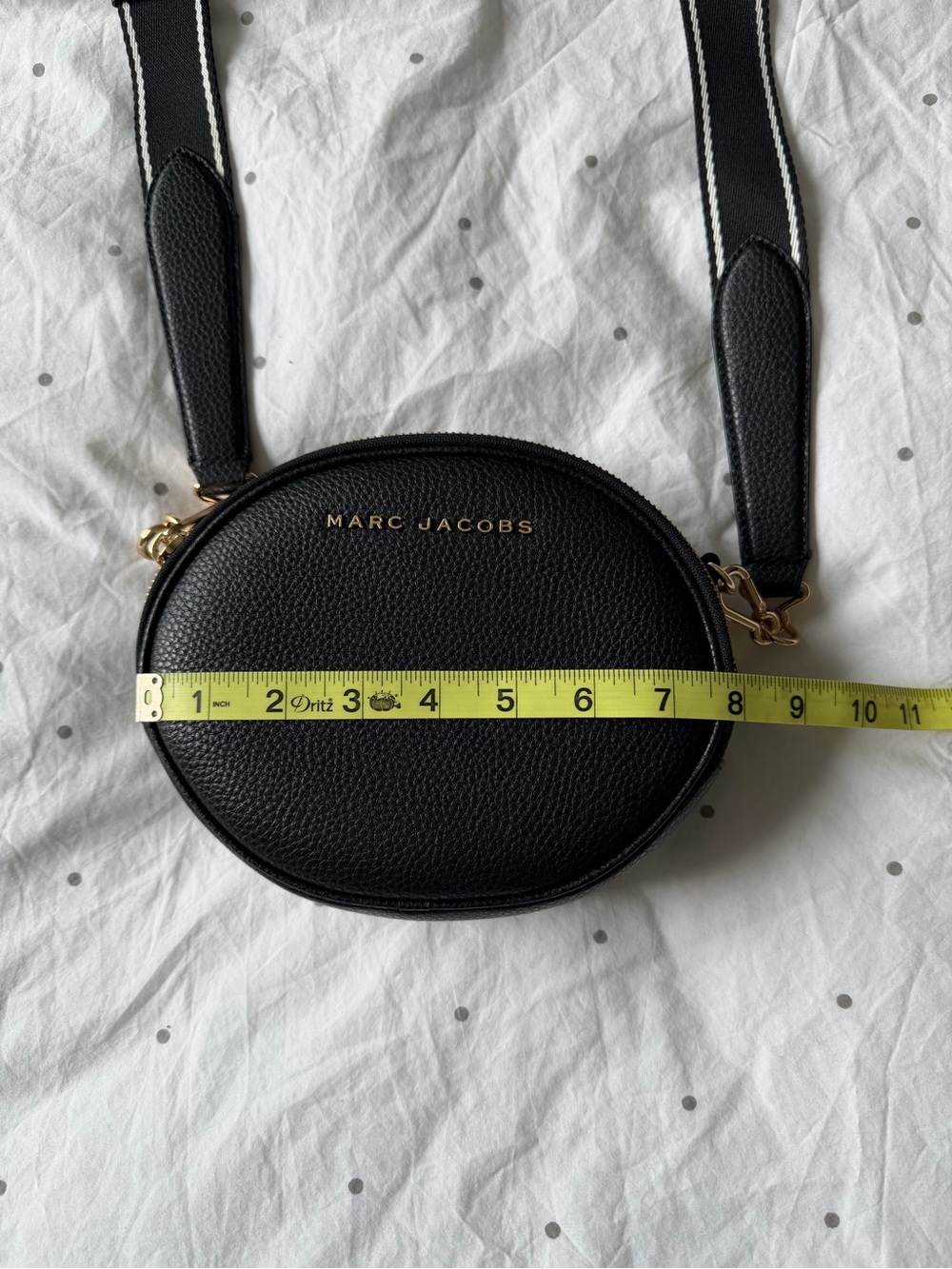 Marc Jacobs Black Pebbled Round Crossbody Bag with Gold Hardware - Picture 5 of 14